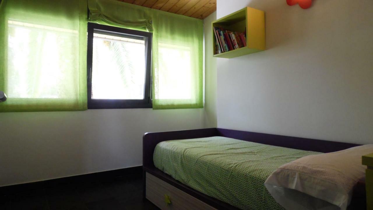 Villa Del Bosque Castelldefels Eksteriør billede