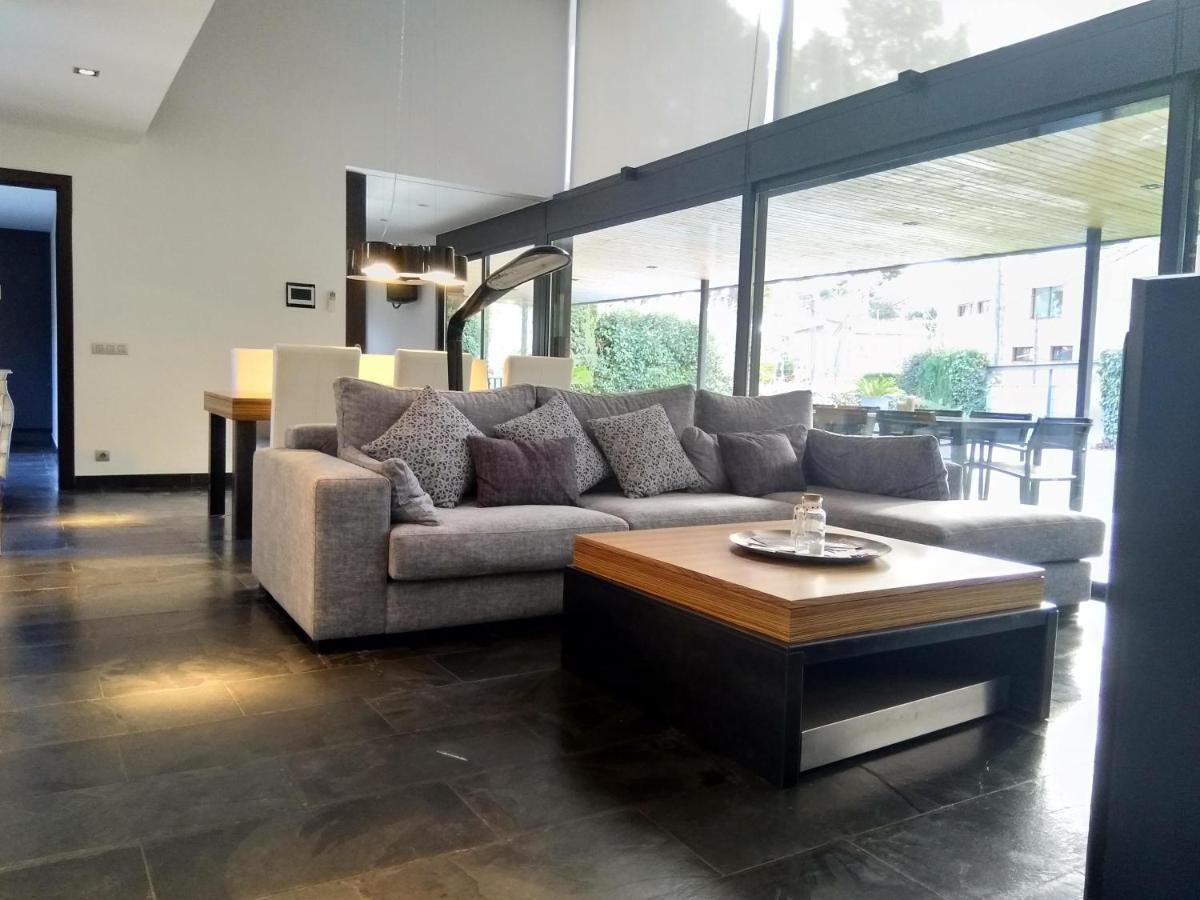 Villa Del Bosque Castelldefels Eksteriør billede